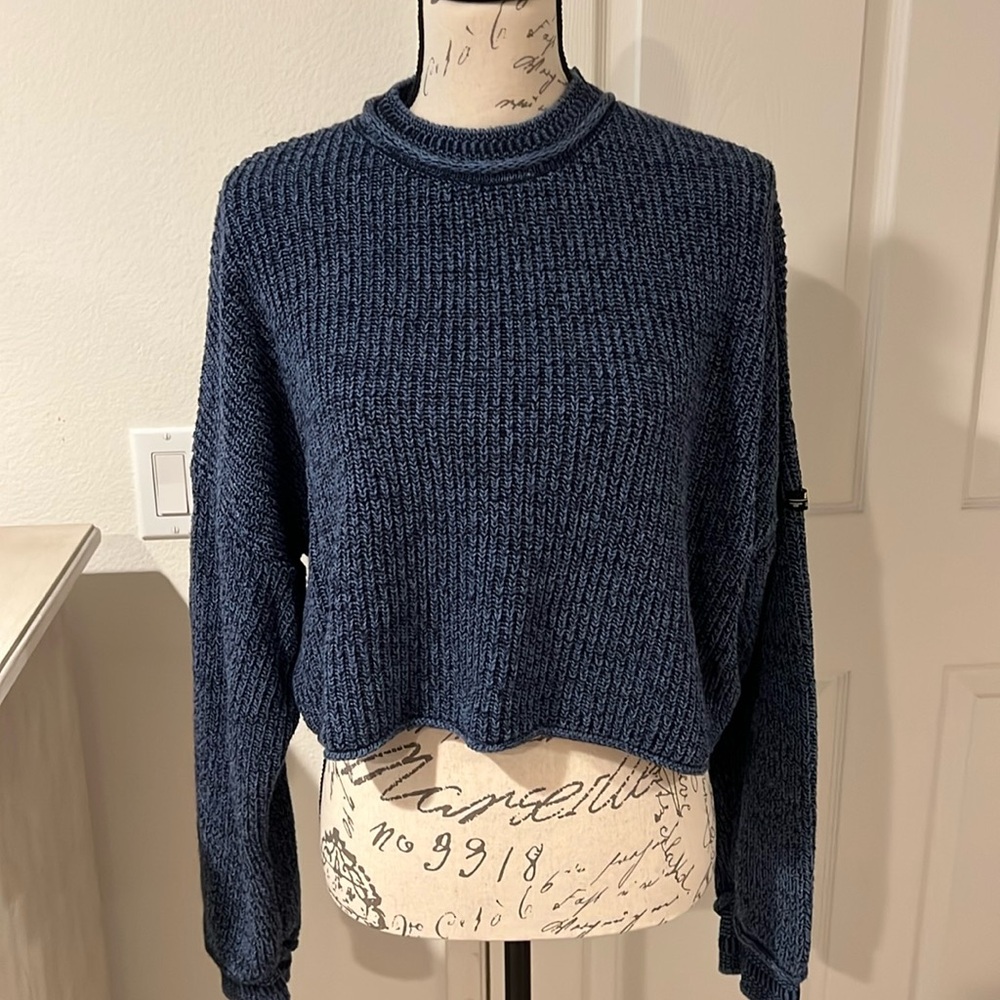 🛍️BDG Women's cropped sweater size Small